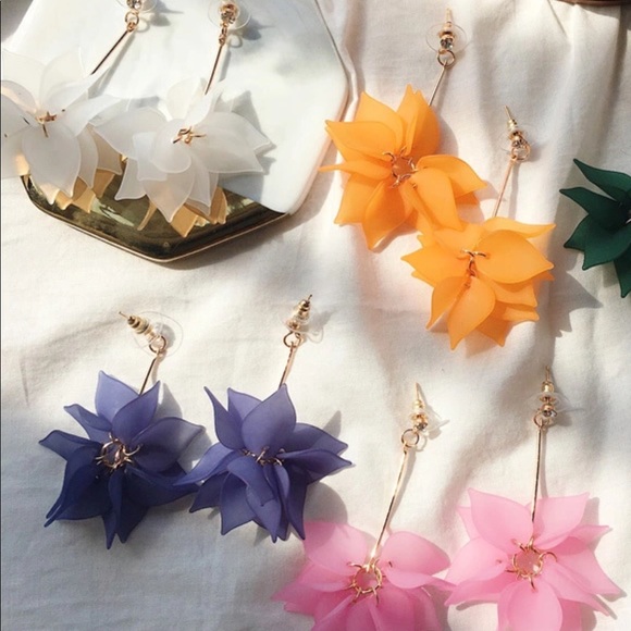 Petal Earrings Boho Dangle Crystal Stud NWT - Picture 2 of 3